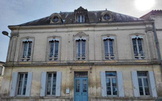 Corme Royal magnifique maison de Maître du XX avec jardin - 17600 Corme royal