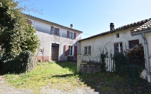 Opportunité de Rénovation de 2 maisons - 16310 Montemboeuf