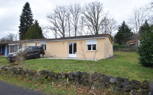 Plain-pied dans un village vacances - 16220 Ecuras