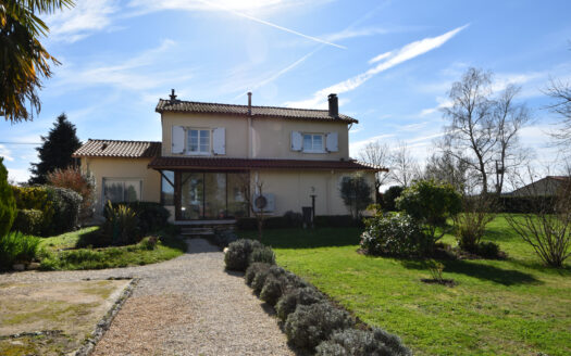 Rancogne : Maison familiale avec piscine - 16110 Rancogne