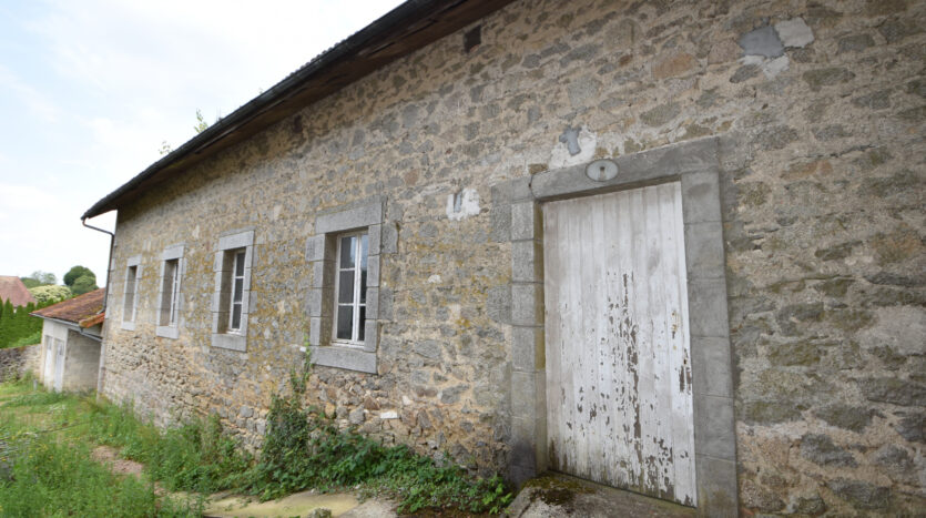 Ancienne école à rénover dans le cœur de Piégut-Pluviers! - 24360 Piegut pluviers