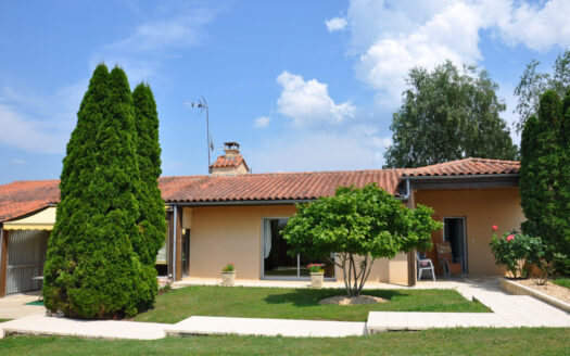 This delightful bungalow in the Charente is an ideal ?lock up and leave? property or a permanent French home. Electric shutters and gates give security and peace of mind and an enclosed garden complements this beautiful house