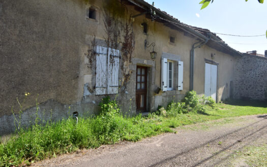 Semi-detached village house of 53.40 m2 to be completely renovated