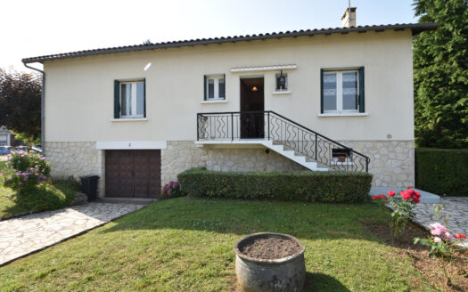 Discover this house ideally located in the heart of Montbron