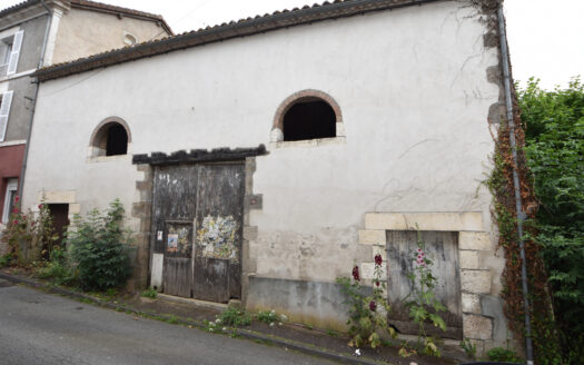 Grange à rénover en plein coeur de Bussière Badil - 24360 Bussiere badil