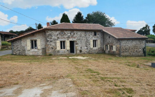 Maison à finir de rénover - 16310 Mazerolles