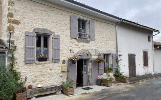 Maison de ville - 16220 Eymouthiers