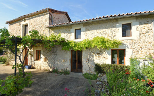 Located in a small hamlet in the heart of Périgord Vert