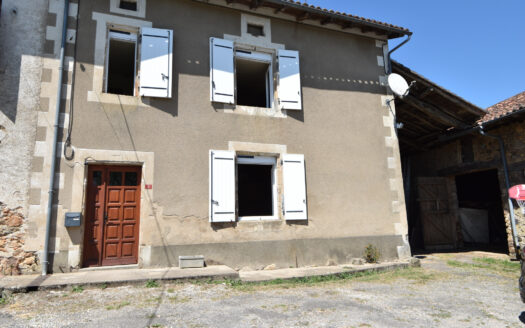 Maison de hameau à rénover - 16310 Roussines