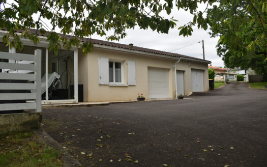 Pavillon de plain-pied avec jardin arboré - 16430 Champniers