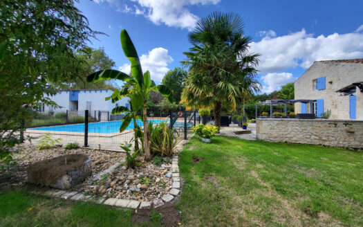 Maison Familiale avec piscine avec terrain arboré et clos. - 17240 St germain du seudre