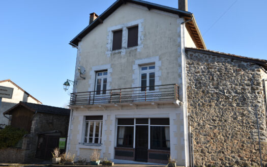 Maison familiale sur Busserolles - 24360 Busserolles