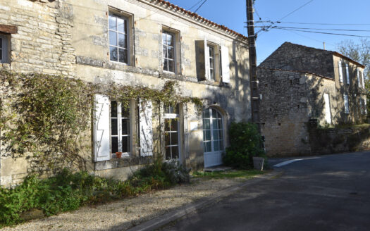 Maison de village - 16230 Maine de boixe