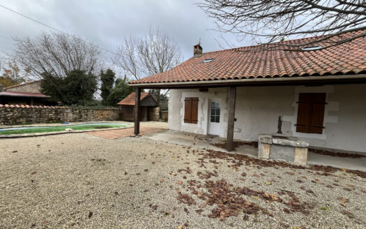 Maison à louer avec piscine - 16220 St sornin