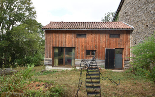 Périgord Vert : Maison autonome - 24360 Busserolles